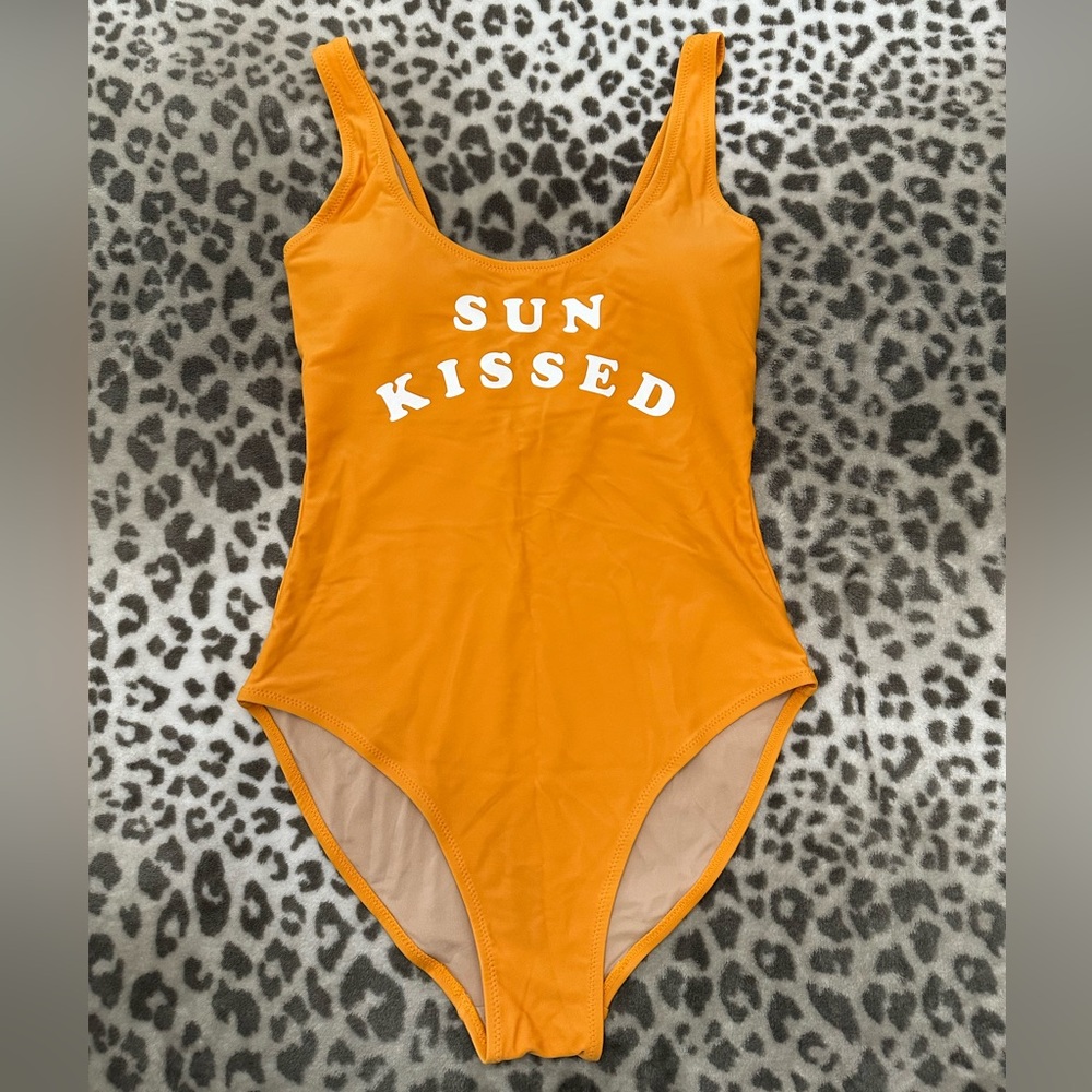 Old Navy Sunkissed Graphic Scoop One-Piece Swimsuit in Orange Size Small
